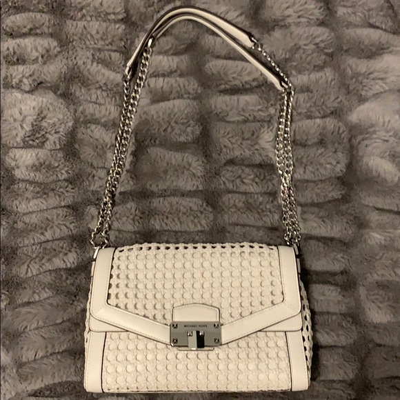 Michael Kors Handbags - LIKE NEW MICHAEL KORS PURSE!